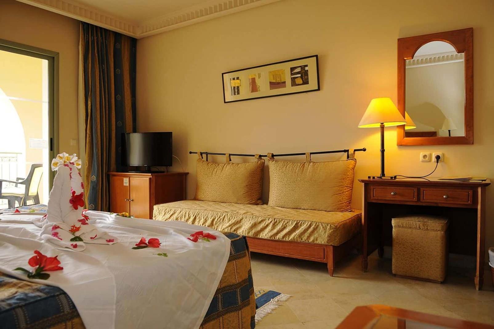 Alhambra Thalasso Χαμμαμέτ Εξωτερικό φωτογραφία A bedroom in a hotel