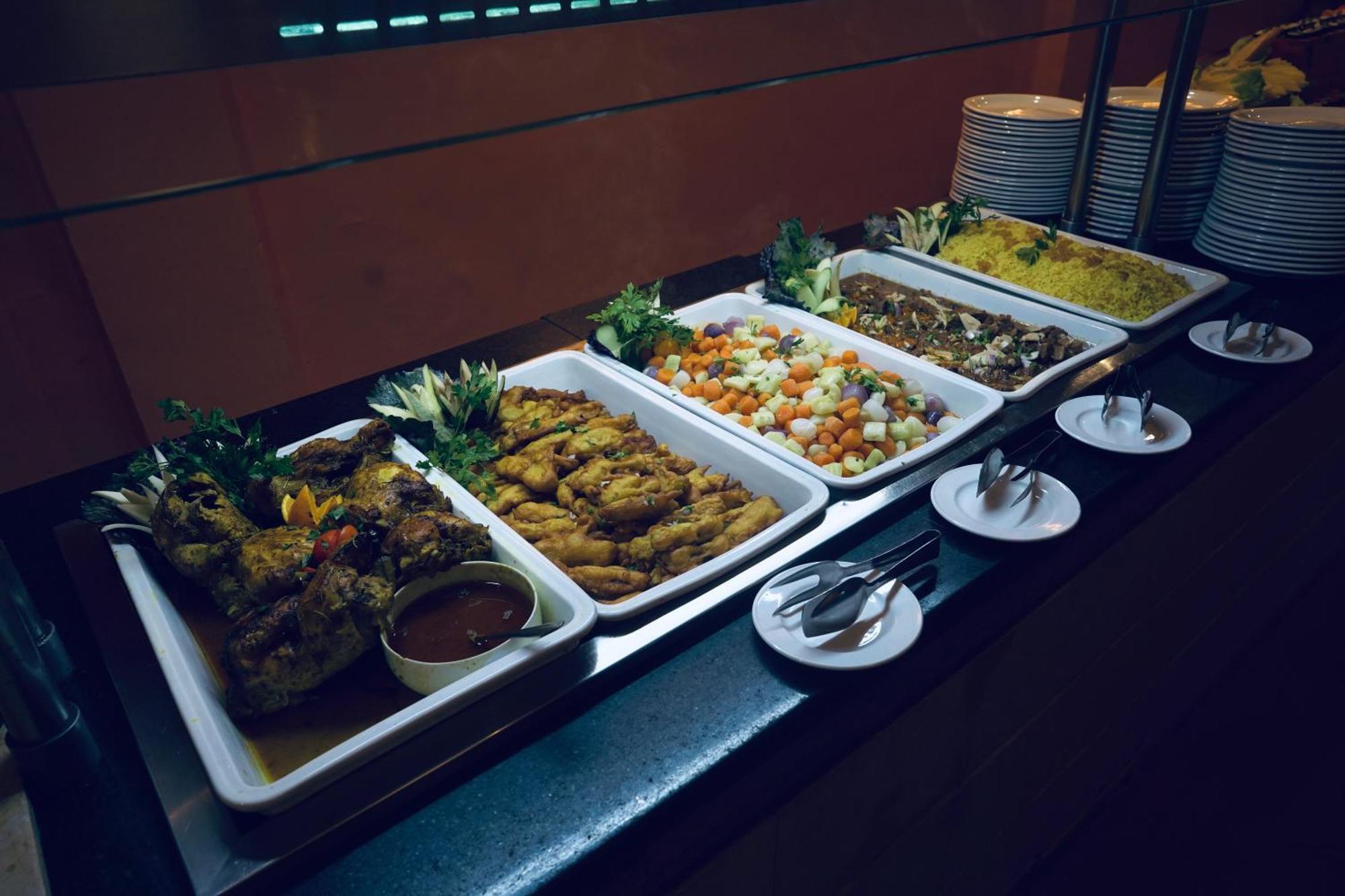 Alhambra Thalasso Χαμμαμέτ Εξωτερικό φωτογραφία A buffet at a hotel